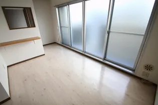 メイポールカニヤの画像