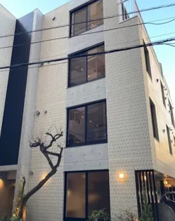 東京都新宿区市谷仲之町【マンション】の外観