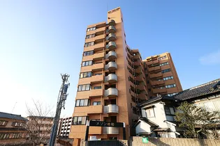 メゾン鳴和【6階】の外観