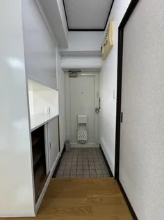 吾妻マンション【2階】の玄関