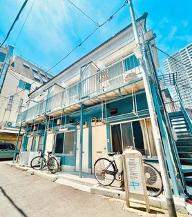 アパートメント435【1階】の外観