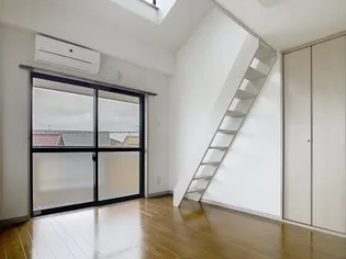 岩崎ハイツII【3階】の居間