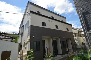 レアマハロ舎人の外観