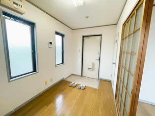 アールビレッジ【1階】の玄関