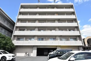 アムール図書館前の画像