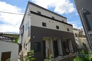 レアマハロ舎人の外観