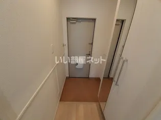 レジェンド【1階】の玄関