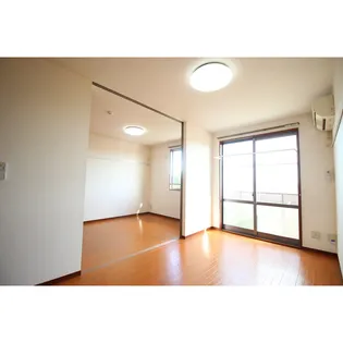 ウィル・ヴィレッジA【1階】の居間