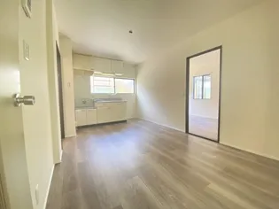 ファミール大藤 B棟【1階】の居間