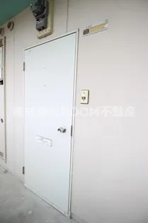 メイプルコート広原【2階】の玄関