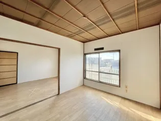 越路ハイツ【1階】の居間