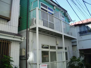 ロイヤルハウス【2階】の外観