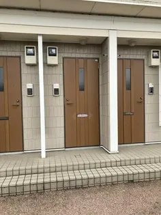 ヴィラエテルネ黒瀬E【2階】の玄関