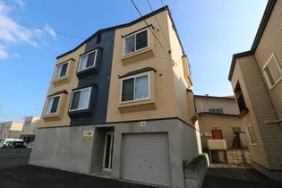 カステル八軒【3階】の外観