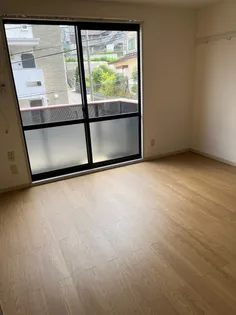 フルール・パークB【1階】の居間