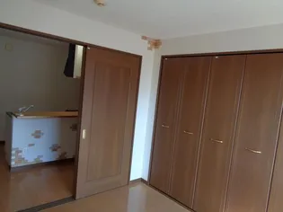 ベネフィスB棟【2階】の居間