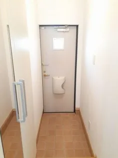 エンブレイス B【1階】の玄関