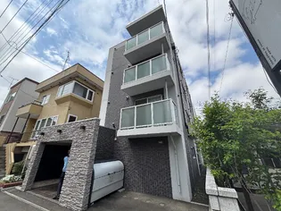 フェーラシュヴァル南円山【3階】の外観