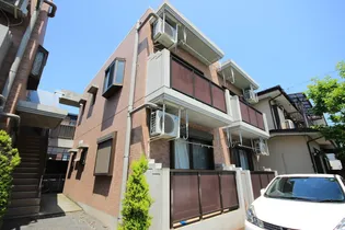 ハレ・カピオラニ【2階】の外観