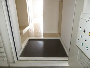 常磐レジデンス B棟【3階】の玄関