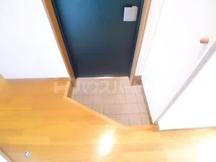 第2萬国ステイタスビル【2階】の玄関