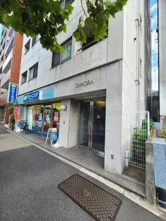 東京都新宿区西新宿3【マンション】の外観