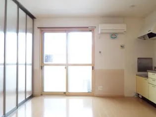 クレセント北峰 A棟【2階】の居間