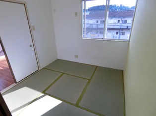 フローラル木花台1棟【2階】の内装