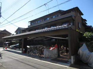 京洛マンション【1階】の外観