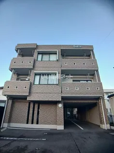 Salute【3階】の外観