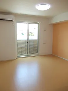 ニュー シャルマン【1階】の居間