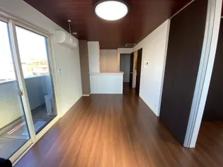 西町75番館【3階】の居間