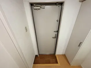 クレフラスト愛宕橋B【1階】の玄関