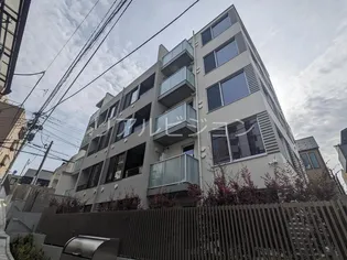 ウェルスクエア初台の外観