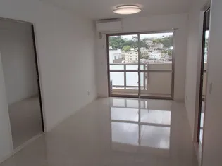 ウィングシャトー宜野湾真志喜【7階】の居間