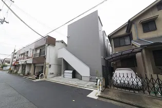 アティックサカイの外観