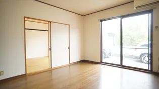 ベレヴュー A【2階】の居間