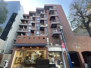 ソフトタウン青山【5階】の外観