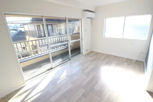 ウインサム中野5【3階】の居間