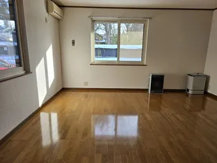 コーポ・アドバンス【1階】の居間