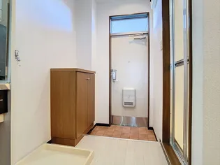 リバーハイム諸江【2階】の玄関