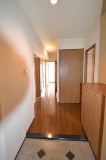 ファミールタワープラザ岡山イーストタワー【11階】の玄関