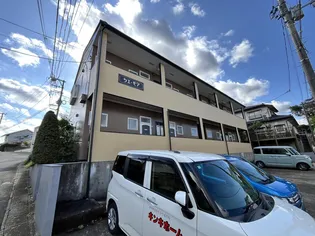 シェ・モア【1階】の外観