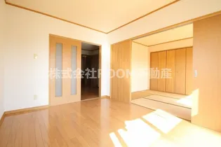 瀬戸山マンション3号館【2階】の居間