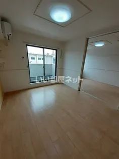 ユートピア ナミ ドゥ【2階】の居間