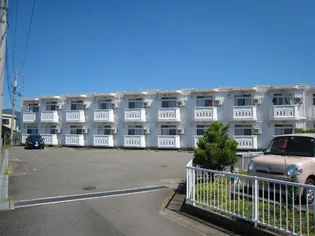 ホワイトハウス【2階】の外観