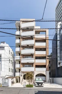 ランド南青山【2階】の外観