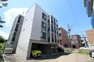 ZIZI UNの画像
