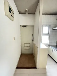 アドニス芝塚【1階】の玄関