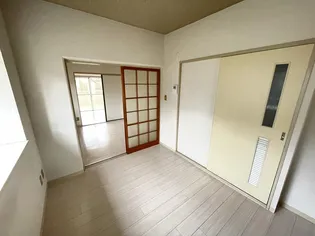 アドニス芝塚【1階】の居間